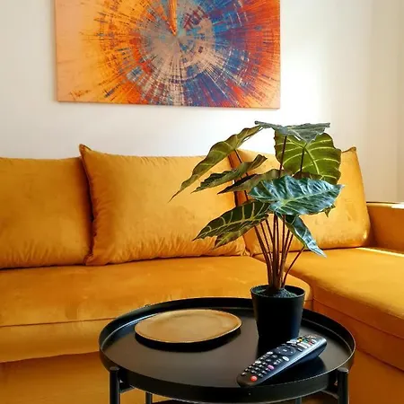 Am Theater - Modern, Zentral Und Ruhig Mit Kueche, Waschtrockner, Netflix, Wlan Und Parkplatz- 2 Zimmer, 52 Qm 아파트 *