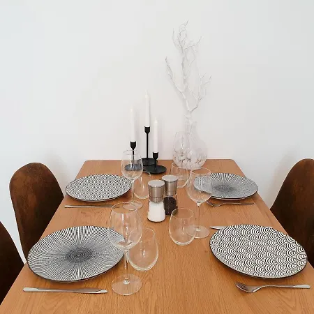 Am Theater - Modern, Zentral Und Ruhig Mit Kueche, Waschtrockner, Netflix, Wlan Und Parkplatz- 2 Zimmer, 52 Qm 콧부스