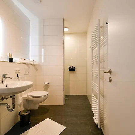 Am Theater - Modern, Zentral Und Ruhig Mit Kueche, Waschtrockner, Netflix, Wlan Und Parkplatz- 2 Zimmer, 52 Qm Cottbus