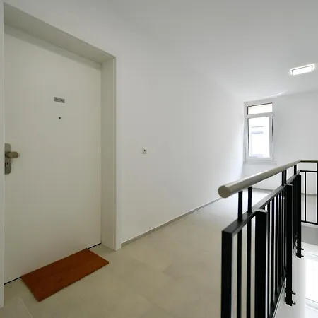 Apartment Am Theater: Modern With Kitchen And Netflix Cottbus