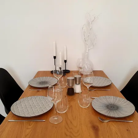 Am Theater - Modern, Zentral Und Ruhig Mit Kueche, Waschtrockner, Netflix, Wlan Und Parkplatz- 2 Zimmer, 52 Qm *