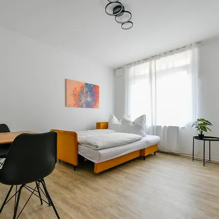 Am Theater: Modern With Kitchen And Netflix Apartment Cottbus