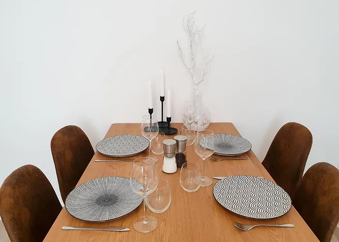 Am Theater - Modern, Zentral Und Ruhig Mit Kueche, Waschtrockner, Netflix, Wlan Und Parkplatz- 2 Zimmer, 52 Qm Chociebuż