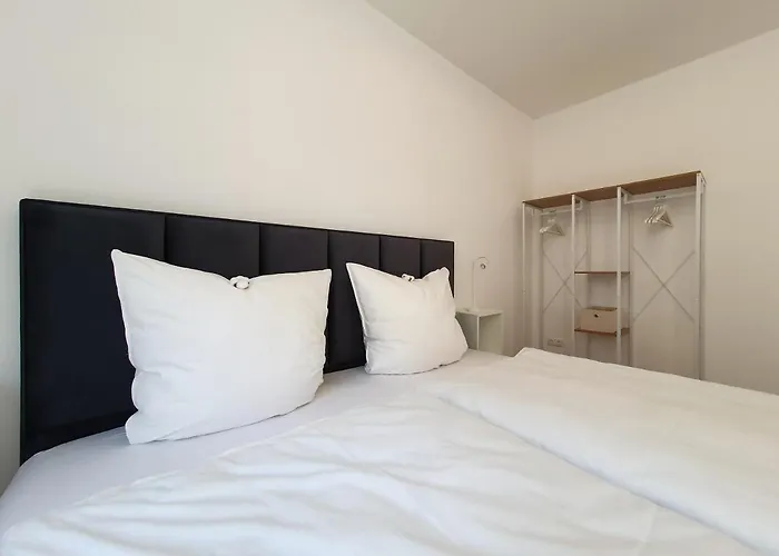 Am Theater - Modern, Zentral Und Ruhig Mit Kueche, Waschtrockner, Netflix, Wlan Und Parkplatz- 2 Zimmer, 52 Qm * Chociebuż