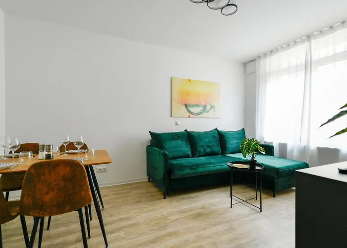 Apartament Am Theater - Modern, Zentral Und Ruhig Mit Kueche, Waschtrockner, Netflix, Wlan Und Parkplatz- 2 Zimmer, 52 Qm *