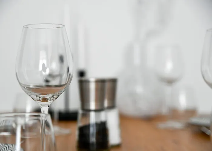 Apartament Am Theater - Modern, Zentral Und Ruhig Mit Kueche, Waschtrockner, Netflix, Wlan Und Parkplatz- 2 Zimmer, 52 Qm