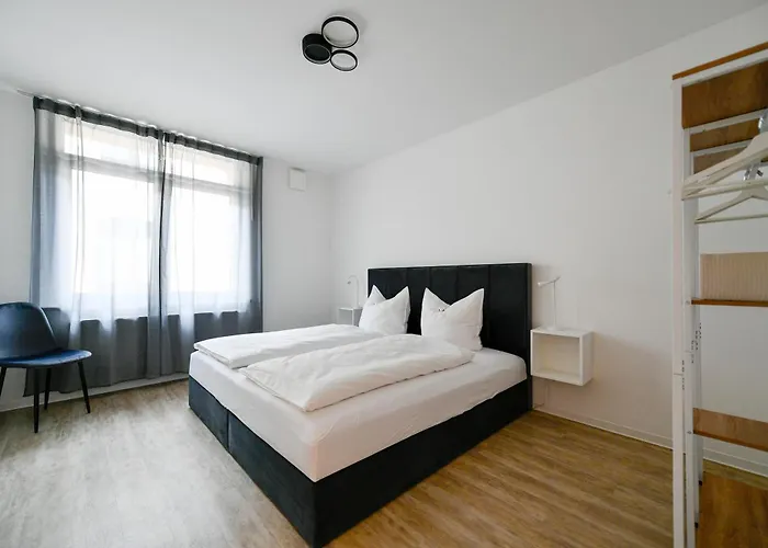 Apartament Am Theater - Modern, Zentral Und Ruhig Mit Kueche, Waschtrockner, Netflix, Wlan Und Parkplatz- 2 Zimmer, 52 Qm Chociebuż