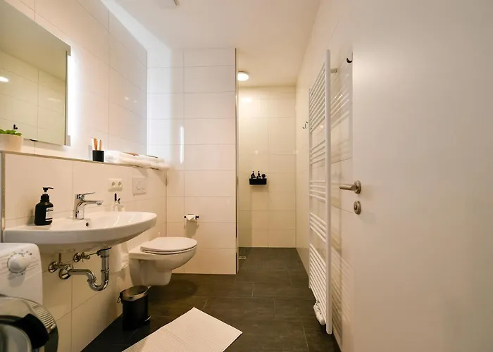 Am Theater - Modern, Zentral Und Ruhig Mit Kueche, Waschtrockner, Netflix, Wlan Und Parkplatz- 2 Zimmer, 52 Qm Chociebuż